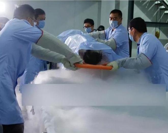 美国一富豪被冷冻50年原定2017年苏醒解冻时工作人员紧急叫停(图5)