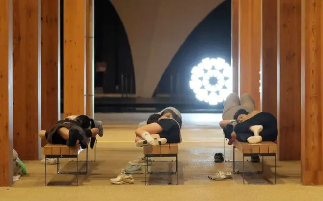 早读 天津下冰雹！黑雨警告！62级地震！巨星陨落！禁止干6类副业！公厕改宿舍！新增K签！(图20)