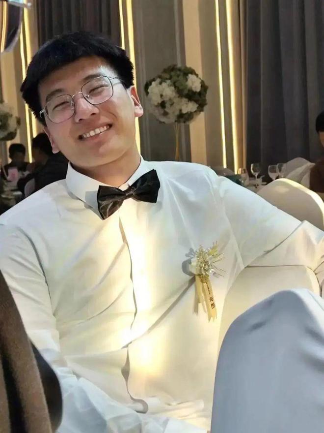 江苏盐城20岁男生被邻居车辆撞击一年后不治身亡家属：两家曾发生冲突律师分析(图1)