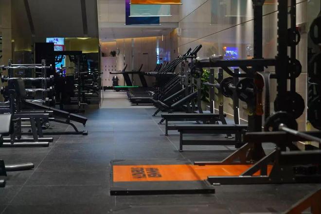 花都“撸铁”爱好者天花板来了！(图2)