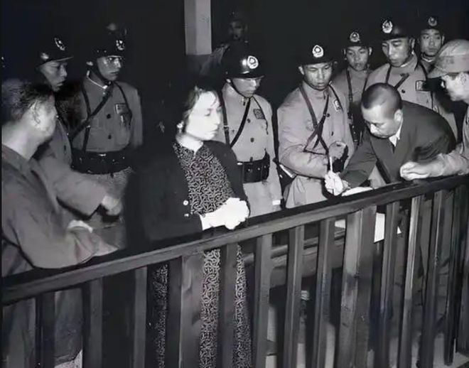 蒋经国心知肚明：是陈诚在暗中帮助吴石家人为啥睁只眼闭只眼？(图9)