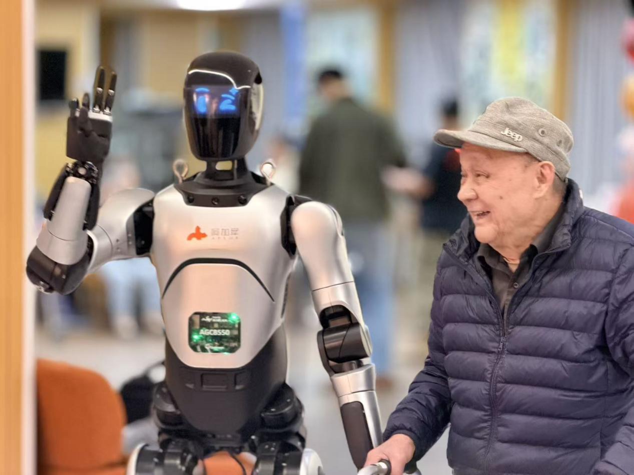 智慧康养机器人展演开幕 成都高新区AI产品组团亮相(图4)