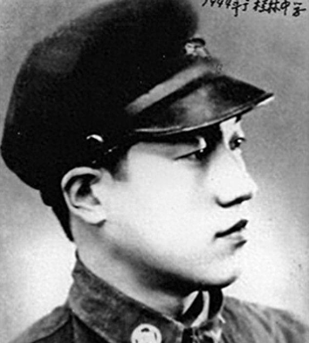 94岁老人偶然翻看杂志才发现失踪30多年的儿子已是国家功臣(图1)