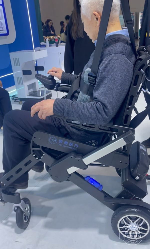 聚焦健博会｜17 项专利加持！长春本土 “康复黑科技”设备 “走进寻常百姓家”(图2)