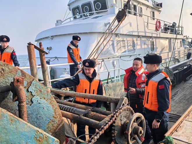 大连一夜扣押259艘渔船！北斗被拆、暗舱藏人安全黑洞有多大？(图5)