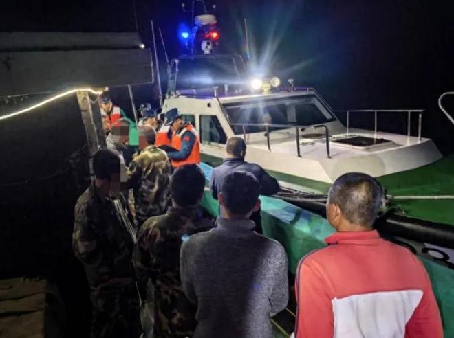 大连一夜扣押259艘渔船！北斗被拆、暗舱藏人安全黑洞有多大？(图15)