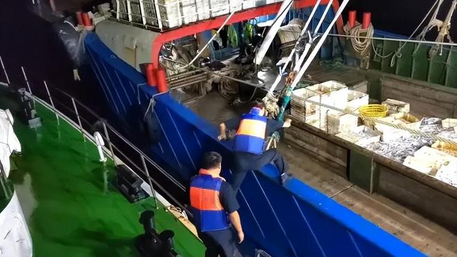 大连一夜扣押259艘渔船！北斗被拆、暗舱藏人安全黑洞有多大？(图21)