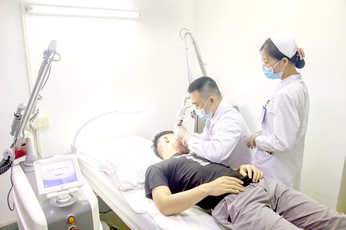 孙颖莎最新采访坦言几年未做全面体检去年受伤才检查出陈旧性伤病全年119场比赛埋下隐患(图1)